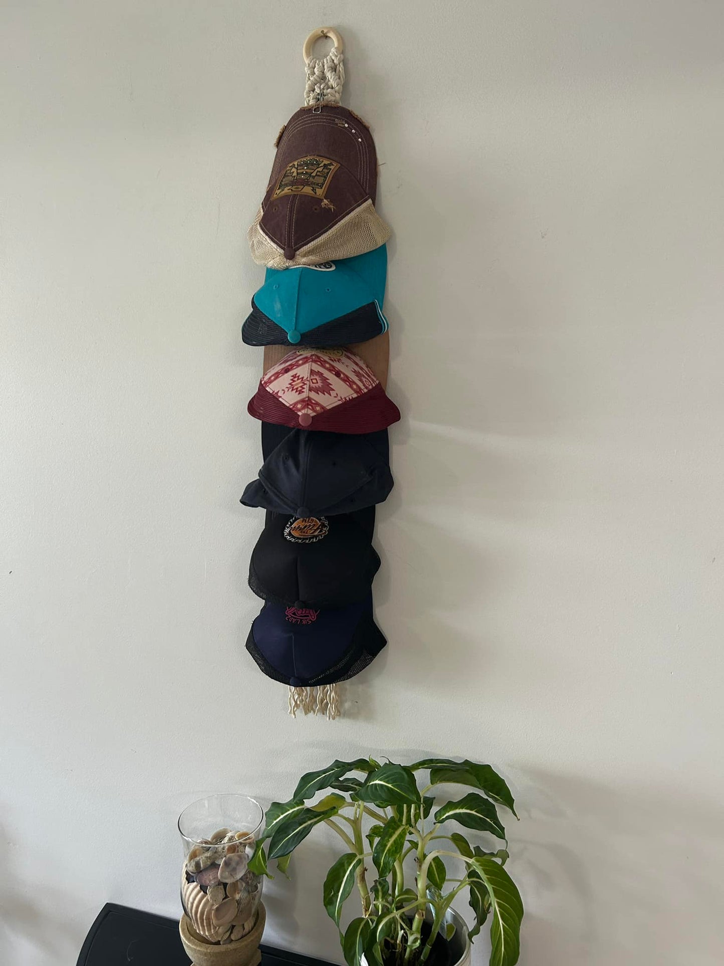 Macramé Cap Hanger – 4-Rung Adjustable Holder (Fits Up to 12 Hats)
